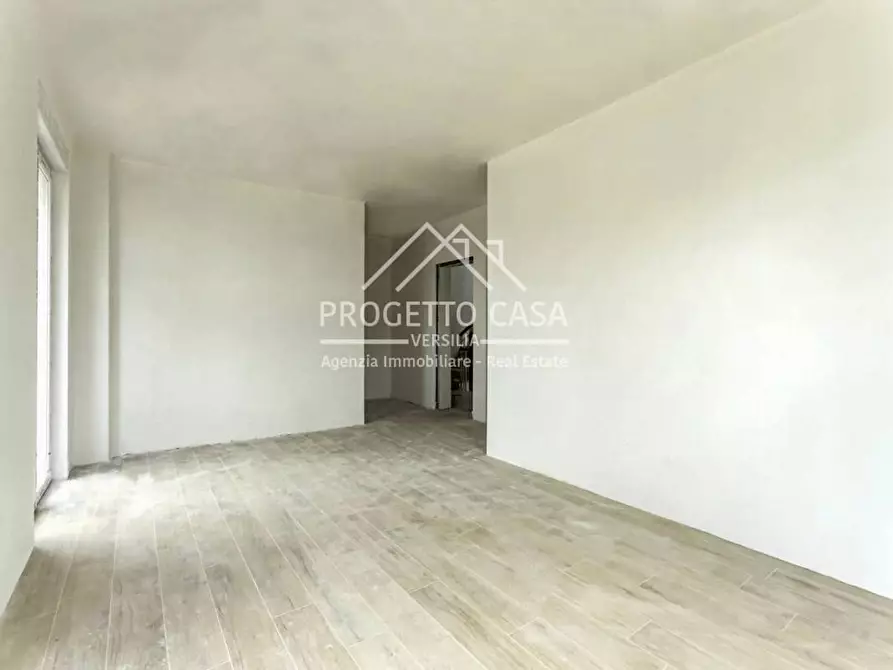 Immagine 24 di Appartamento in vendita  in VIA VITTORIO VENETO a Camaiore