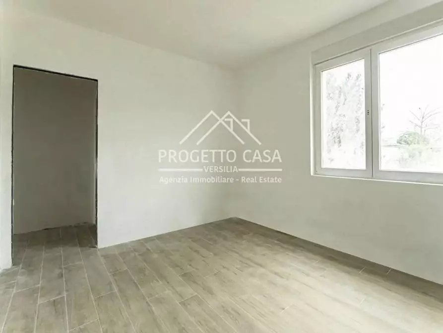 Immagine 25 di Appartamento in vendita  in VIA VITTORIO VENETO a Camaiore