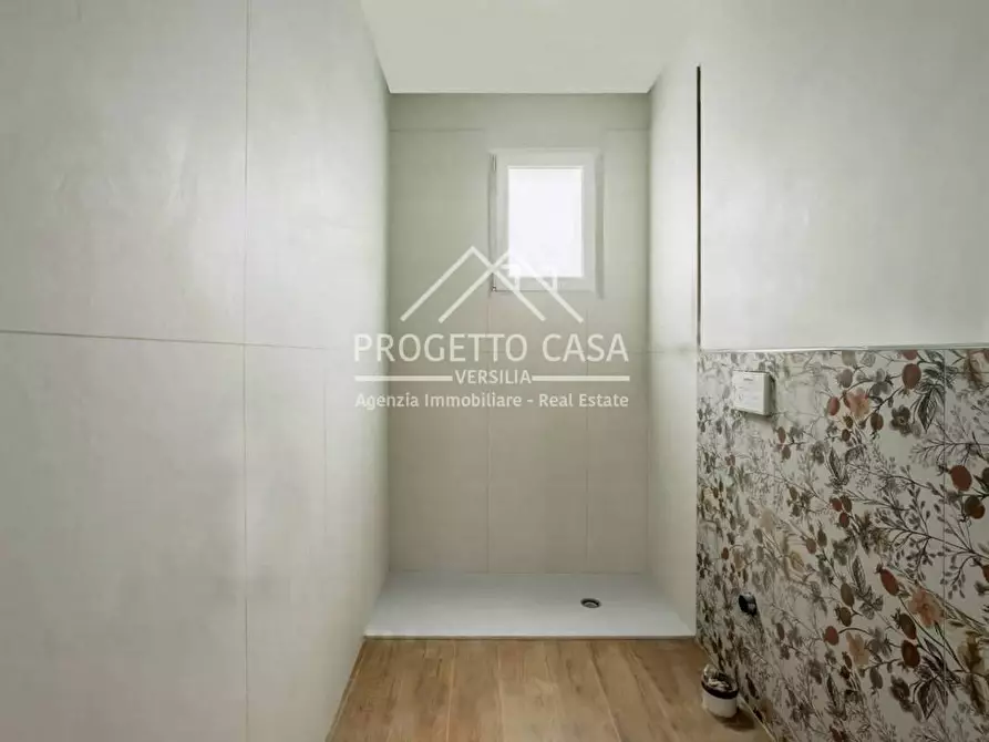 Immagine 26 di Appartamento in vendita  in VIA VITTORIO VENETO a Camaiore