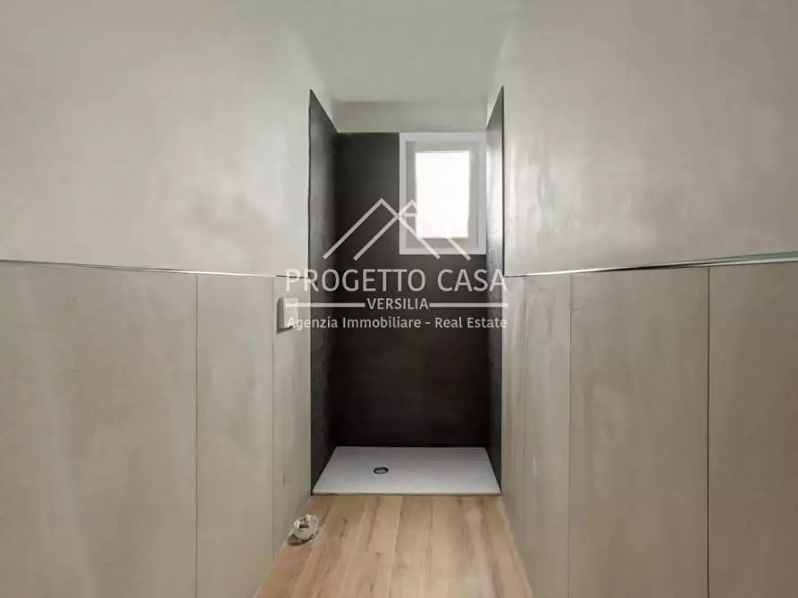 Immagine 27 di Appartamento in vendita  in VIA VITTORIO VENETO a Camaiore