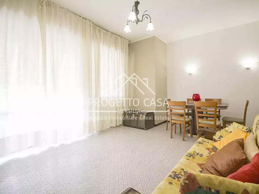 Immagine 5 di Appartamento in vendita  in VIA DON ENRICO TAZZOLI a Camaiore