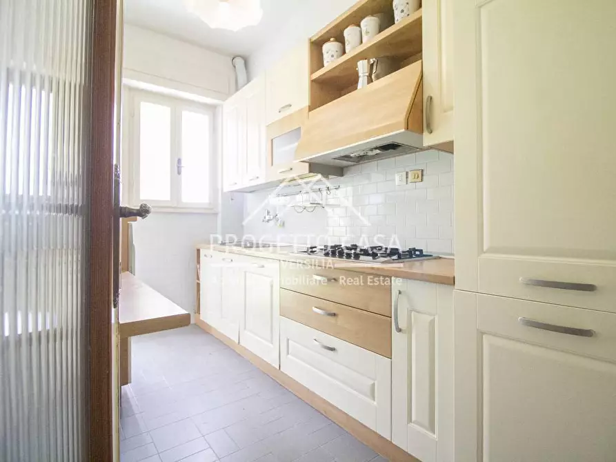 Immagine 11 di Appartamento in vendita  in VIA DON ENRICO TAZZOLI a Camaiore