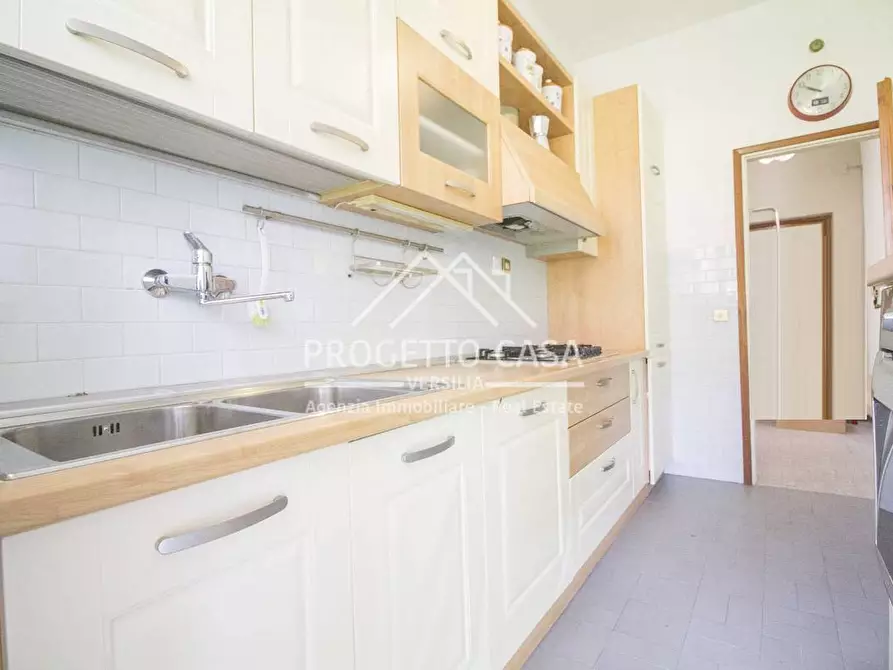 Immagine 15 di Appartamento in vendita  in VIA DON ENRICO TAZZOLI a Camaiore