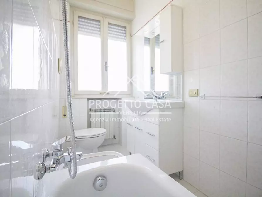 Immagine 24 di Appartamento in vendita  in VIA DON ENRICO TAZZOLI a Camaiore