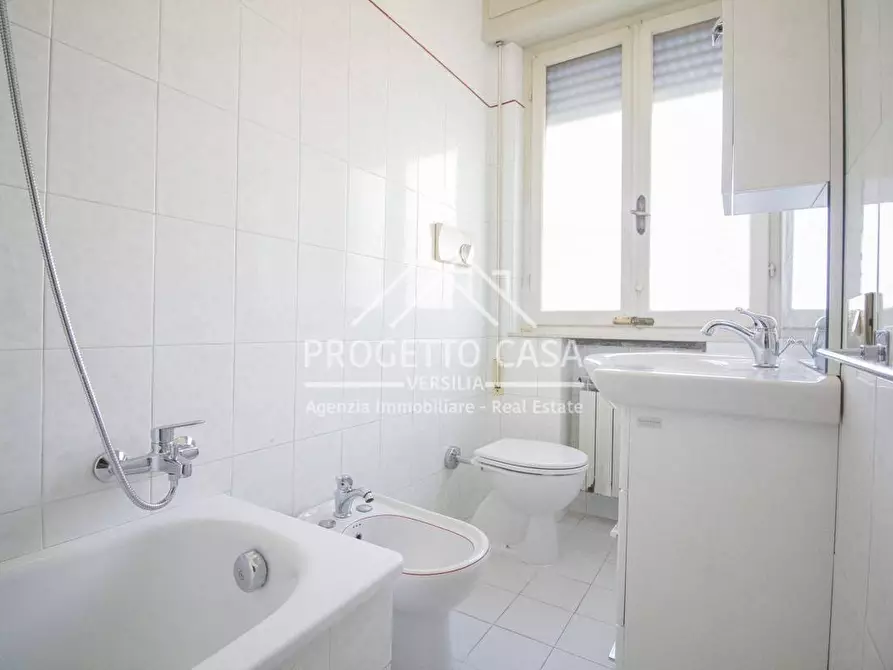 Immagine 25 di Appartamento in vendita  in VIA DON ENRICO TAZZOLI a Camaiore