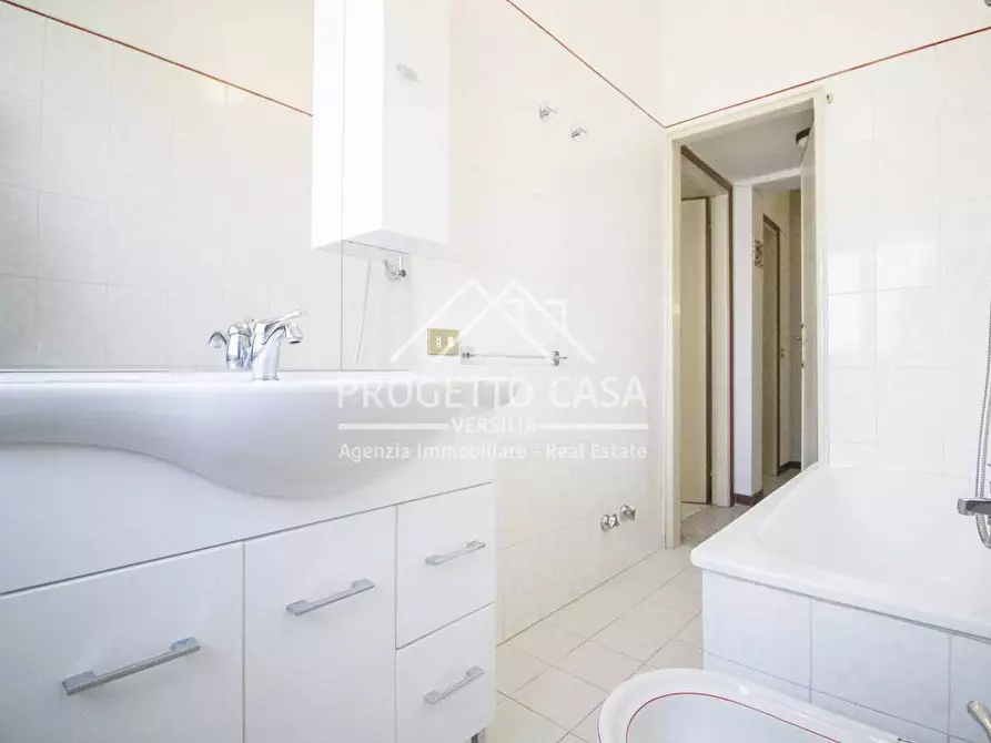 Immagine 27 di Appartamento in vendita  in VIA DON ENRICO TAZZOLI a Camaiore