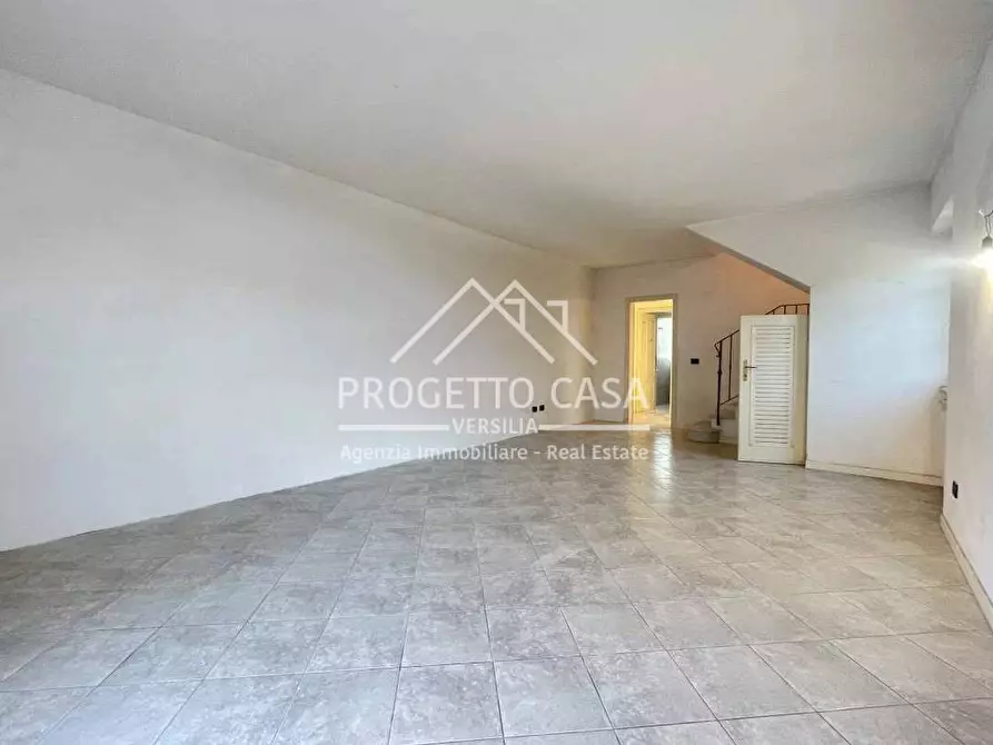 Immagine 2 di Casa indipendente in vendita  in via umberto maddalena a Pietrasanta