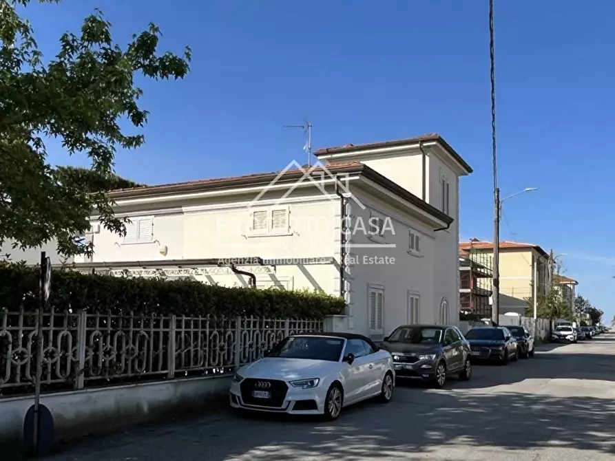Immagine 3 di Casa indipendente in vendita  in via umberto maddalena a Pietrasanta