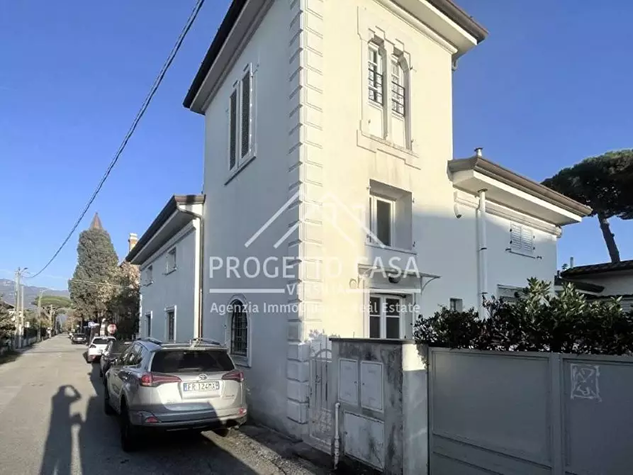 Immagine 4 di Casa indipendente in vendita  in via umberto maddalena a Pietrasanta