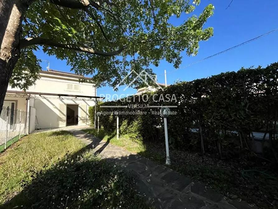 Immagine 9 di Casa indipendente in vendita  in via umberto maddalena a Pietrasanta