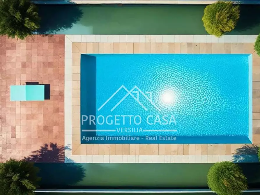 Immagine 2 di Casa indipendente in vendita  in VIA DEGLI OLMI a Camaiore