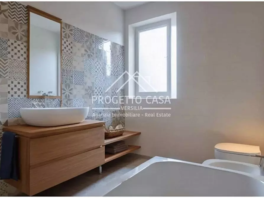 Immagine 8 di Casa indipendente in vendita  in VIA DEGLI OLMI a Camaiore