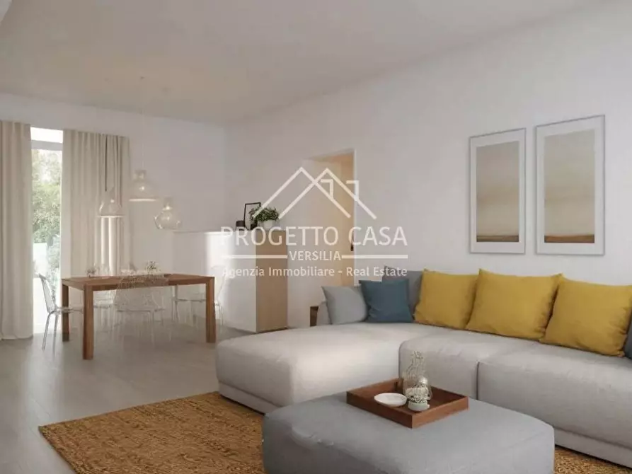 Immagine 10 di Casa indipendente in vendita  in VIA DEGLI OLMI a Camaiore