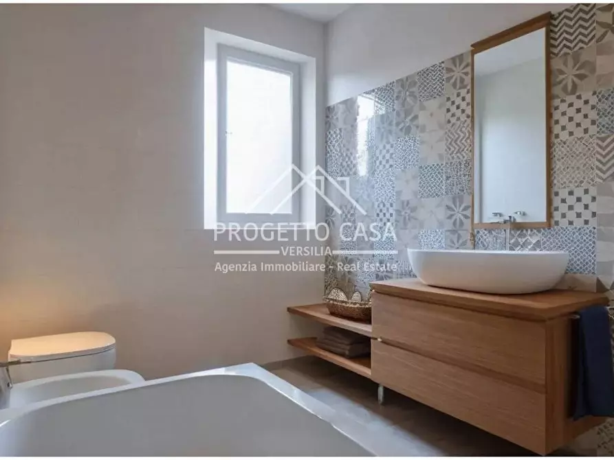 Immagine 14 di Casa indipendente in vendita  in VIA DEGLI OLMI a Camaiore