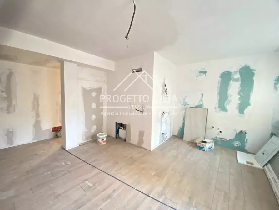 Immagine 2 di Appartamento in vendita  in VIA VITTORIO VENETO a Camaiore