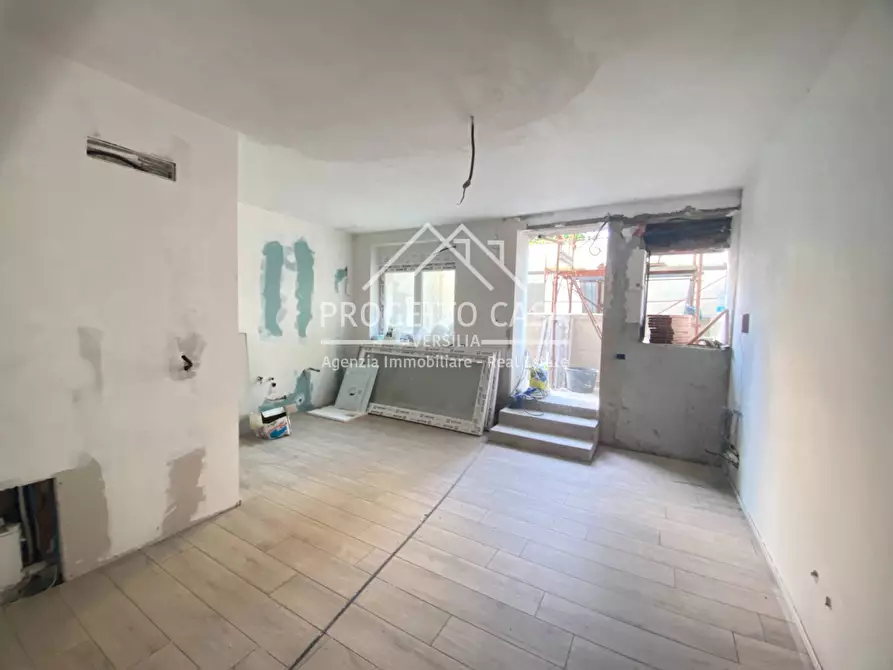 Immagine 3 di Appartamento in vendita  in VIA VITTORIO VENETO a Camaiore