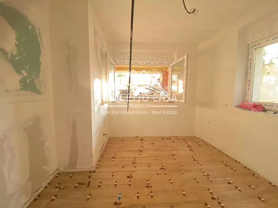 Immagine 7 di Appartamento in vendita  in VIA VITTORIO VENETO a Camaiore