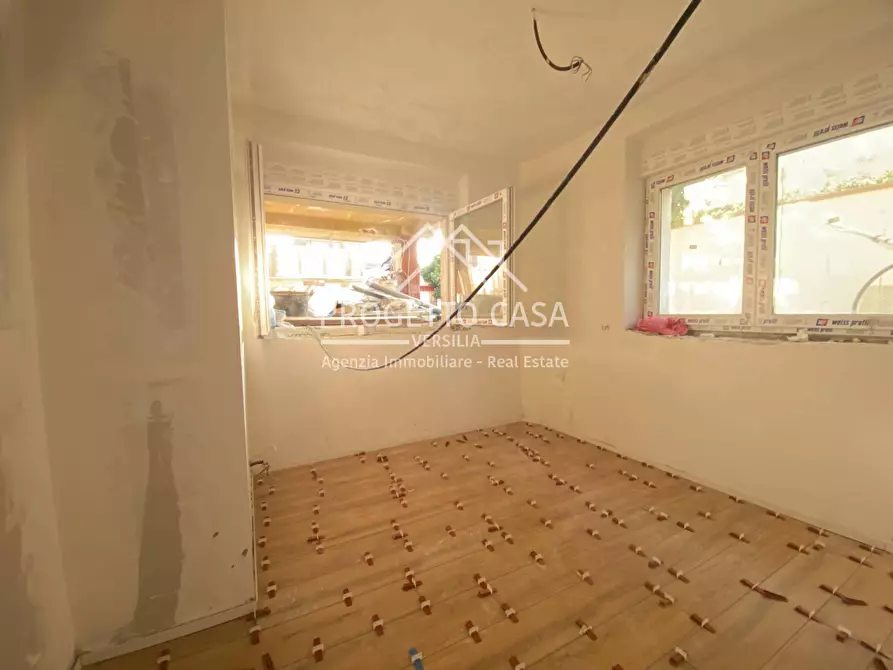 Immagine 8 di Appartamento in vendita  in VIA VITTORIO VENETO a Camaiore