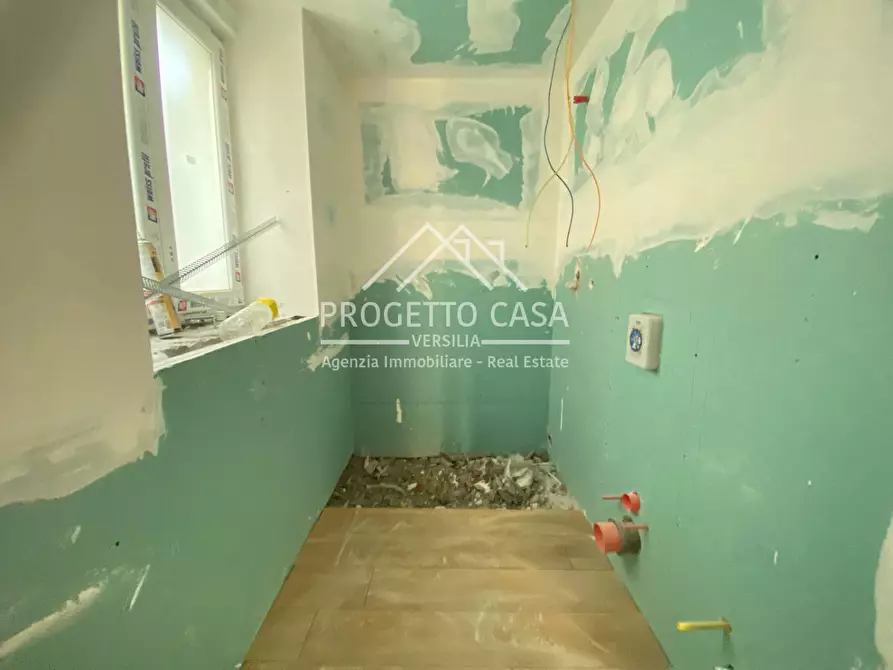 Immagine 11 di Appartamento in vendita  in VIA VITTORIO VENETO a Camaiore