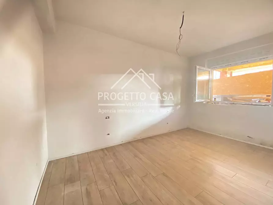 Immagine 12 di Appartamento in vendita  in VIA VITTORIO VENETO a Camaiore