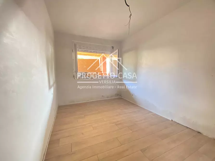 Immagine 14 di Appartamento in vendita  in VIA VITTORIO VENETO a Camaiore