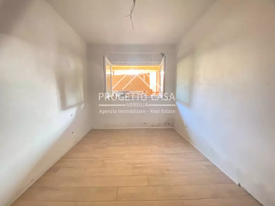 Immagine 15 di Appartamento in vendita  in VIA VITTORIO VENETO a Camaiore