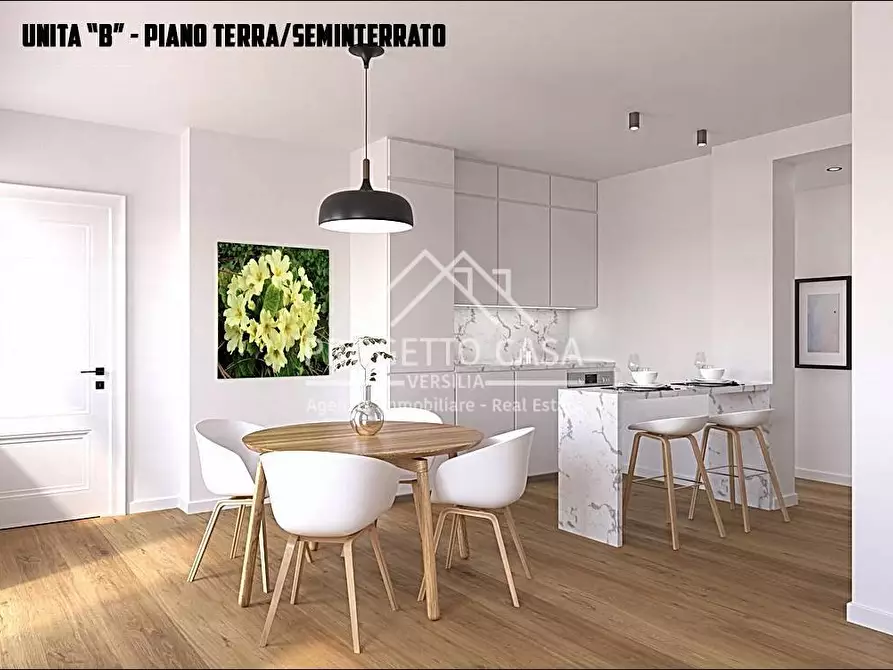 Immagine 17 di Appartamento in vendita  in VIA VITTORIO VENETO a Camaiore