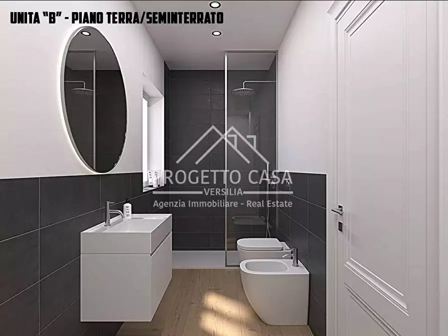 Immagine 21 di Appartamento in vendita  in VIA VITTORIO VENETO a Camaiore