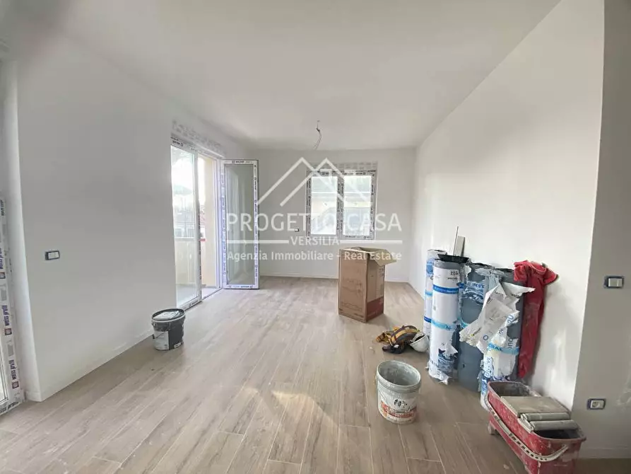 Immagine 2 di Appartamento in vendita  in VIA VITTORIO VENETO a Camaiore