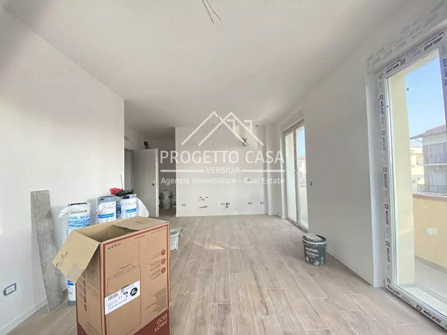 Immagine 5 di Appartamento in vendita  in VIA VITTORIO VENETO a Camaiore