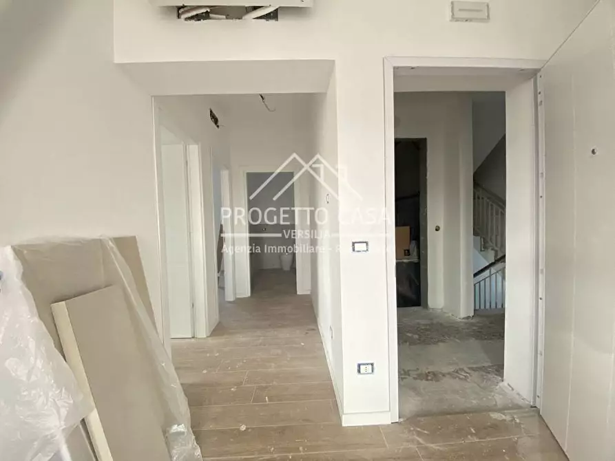 Immagine 8 di Appartamento in vendita  in VIA VITTORIO VENETO a Camaiore