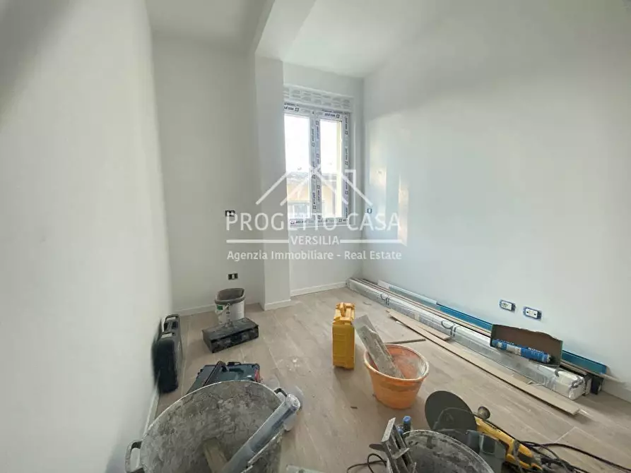 Immagine 11 di Appartamento in vendita  in VIA VITTORIO VENETO a Camaiore