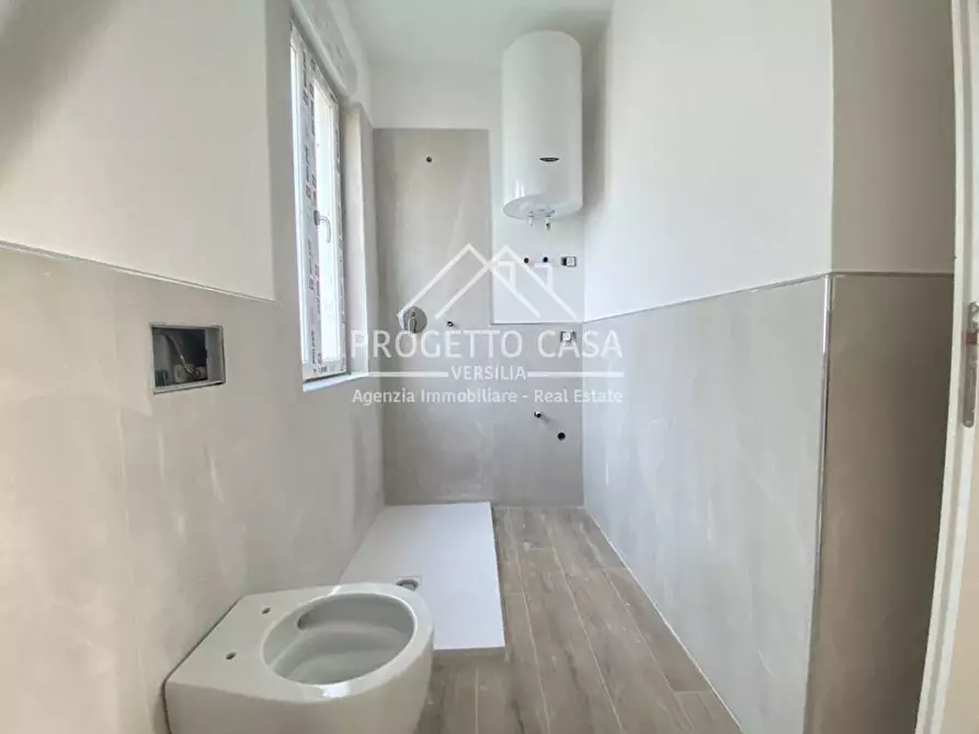 Immagine 18 di Appartamento in vendita  in VIA VITTORIO VENETO a Camaiore