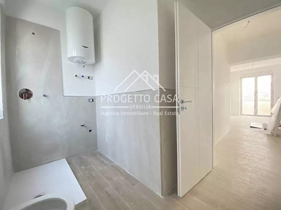 Immagine 19 di Appartamento in vendita  in VIA VITTORIO VENETO a Camaiore