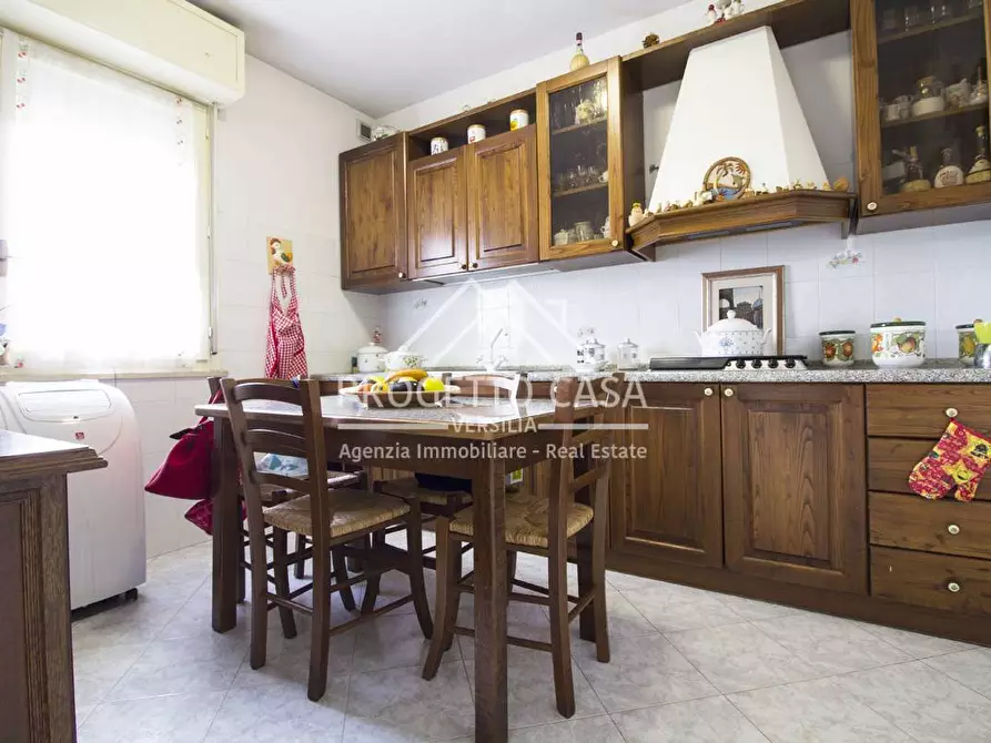 Immagine 4 di Casa indipendente in vendita  in Via 2 Giugno a Camaiore