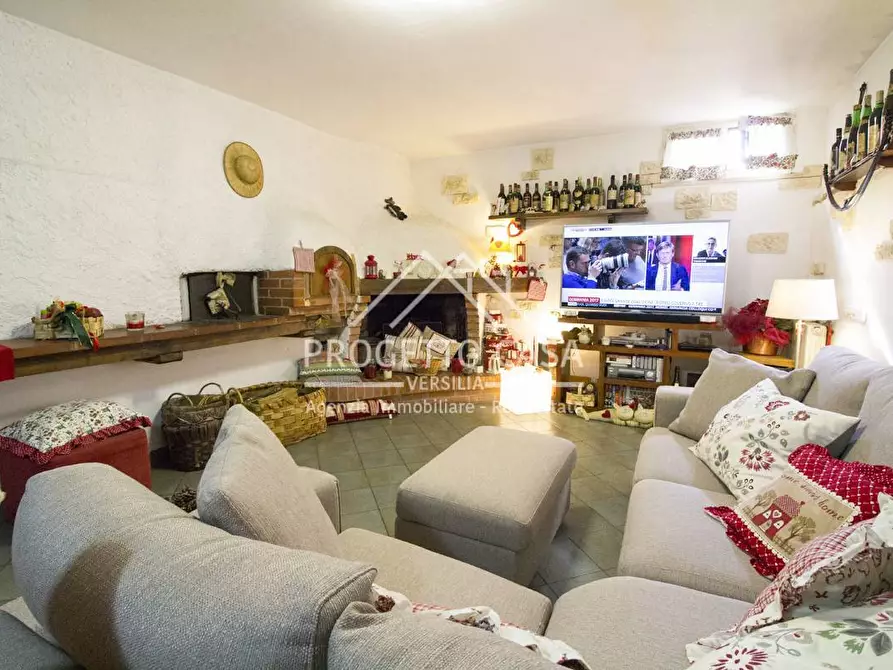 Immagine 6 di Casa indipendente in vendita  in Via 2 Giugno a Camaiore