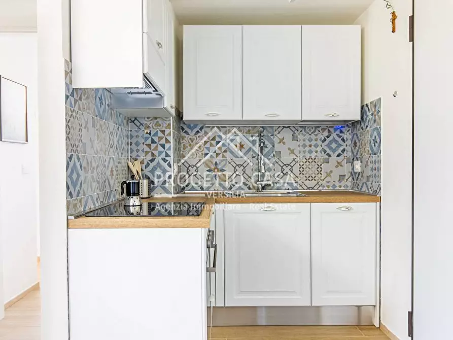 Immagine 3 di Appartamento in vendita  in VIA DELLE MAGNOLIE a Camaiore