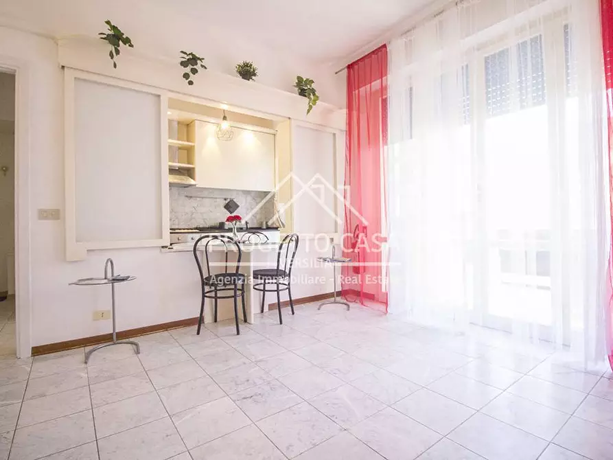 Immagine 2 di Appartamento in vendita  in VIA BEZZEGA a Viareggio