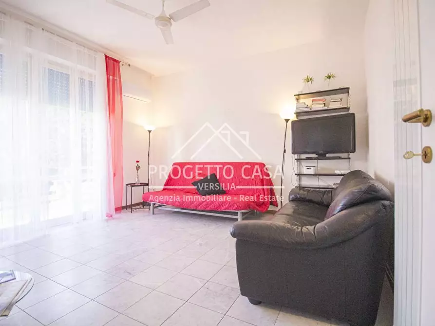 Immagine 4 di Appartamento in vendita  in VIA BEZZEGA a Viareggio