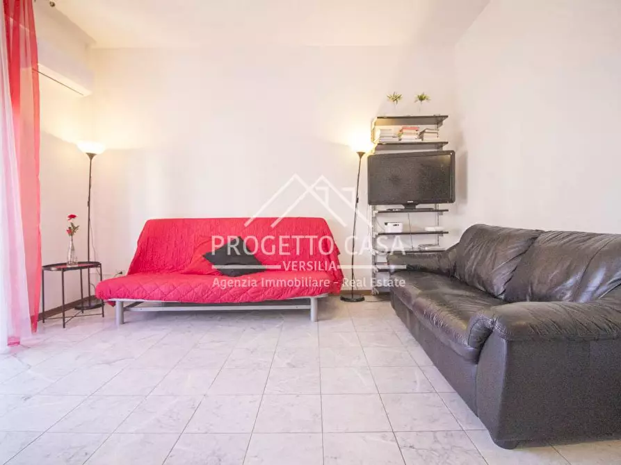 Immagine 6 di Appartamento in vendita  in VIA BEZZEGA a Viareggio