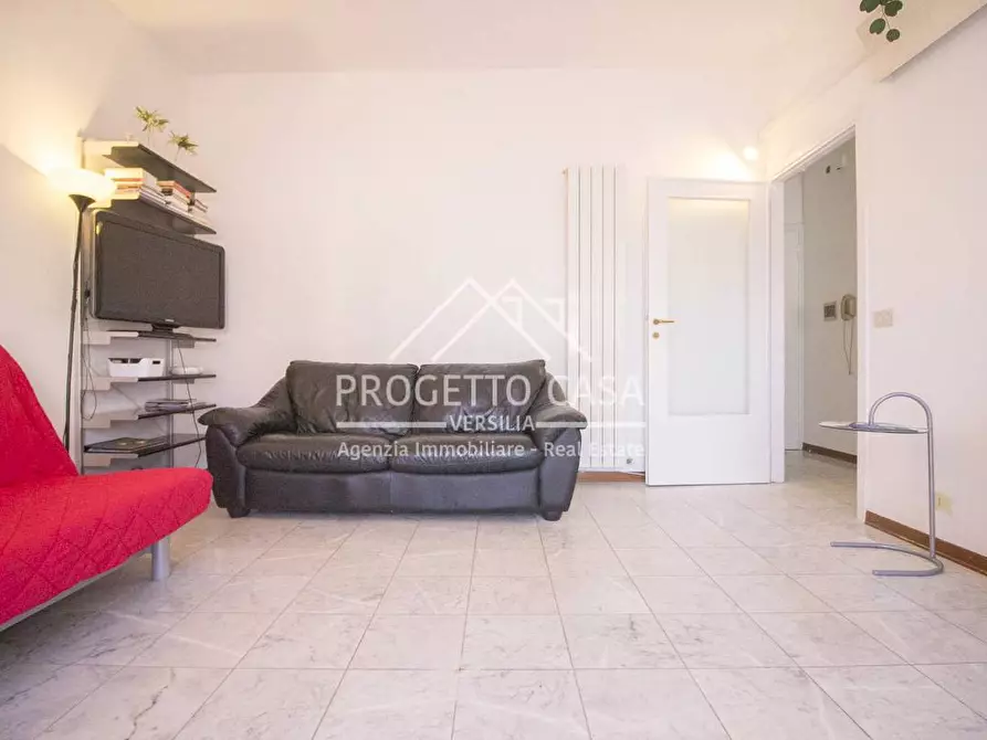 Immagine 8 di Appartamento in vendita  in VIA BEZZEGA a Viareggio