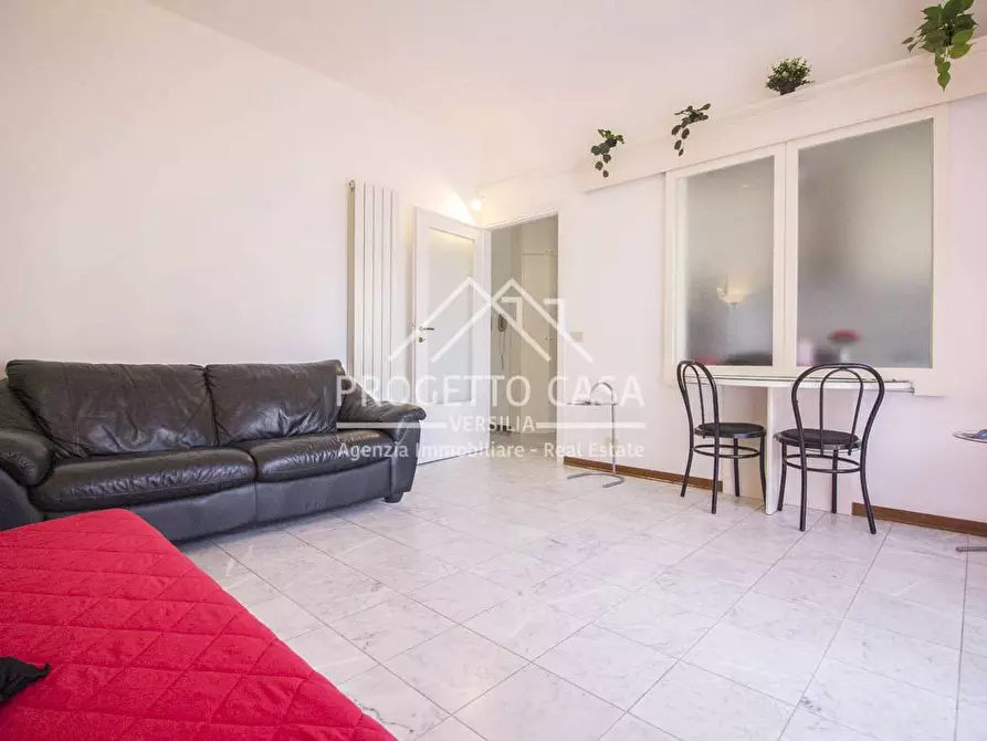 Immagine 10 di Appartamento in vendita  in VIA BEZZEGA a Viareggio