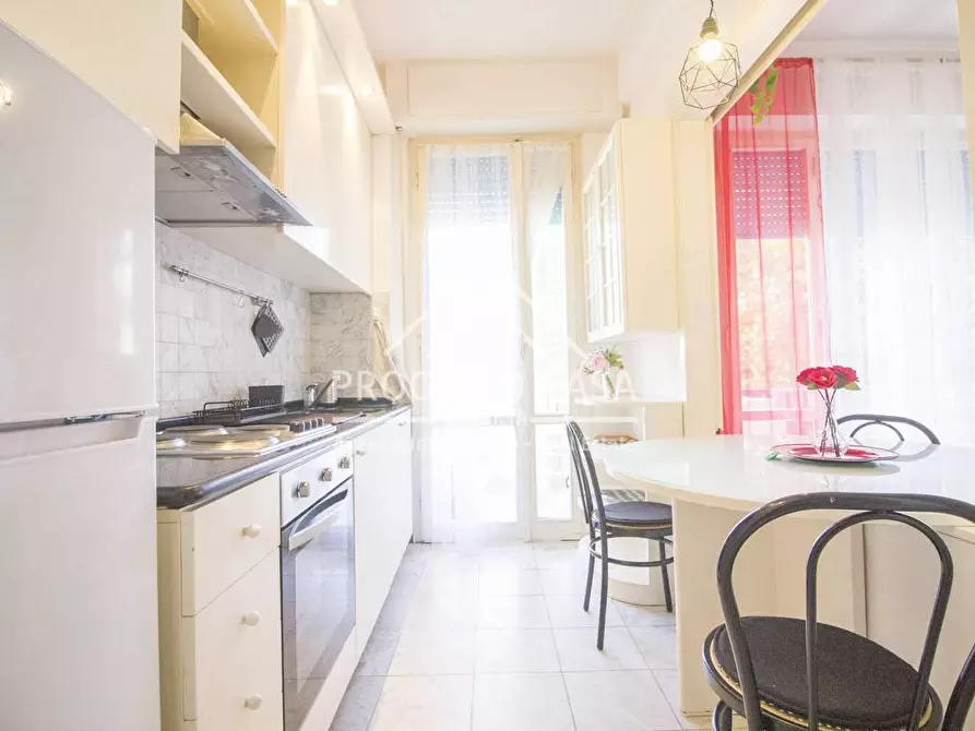 Immagine 13 di Appartamento in vendita  in VIA BEZZEGA a Viareggio