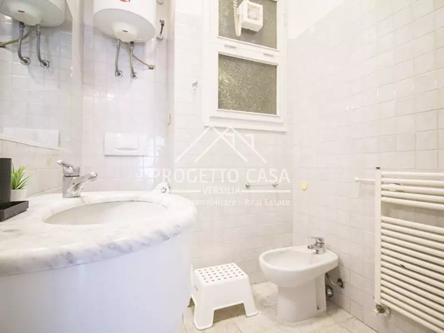 Immagine 30 di Appartamento in vendita  in VIA BEZZEGA a Viareggio