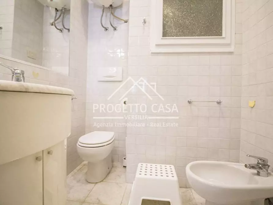 Immagine 33 di Appartamento in vendita  in VIA BEZZEGA a Viareggio