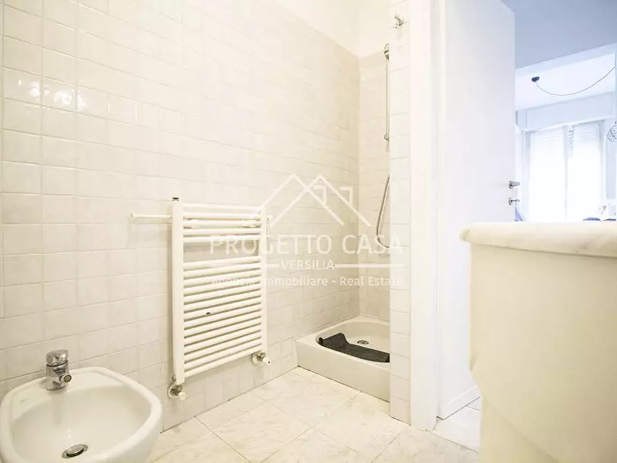 Immagine 37 di Appartamento in vendita  in VIA BEZZEGA a Viareggio