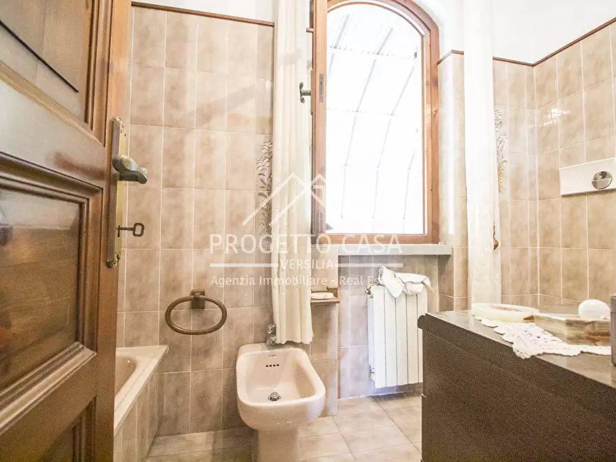 Immagine 38 di Casa indipendente in vendita  in VIA BOHEME a Viareggio