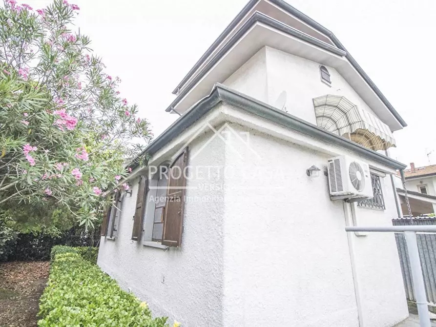 Immagine 59 di Casa indipendente in vendita  in VIA BOHEME a Viareggio