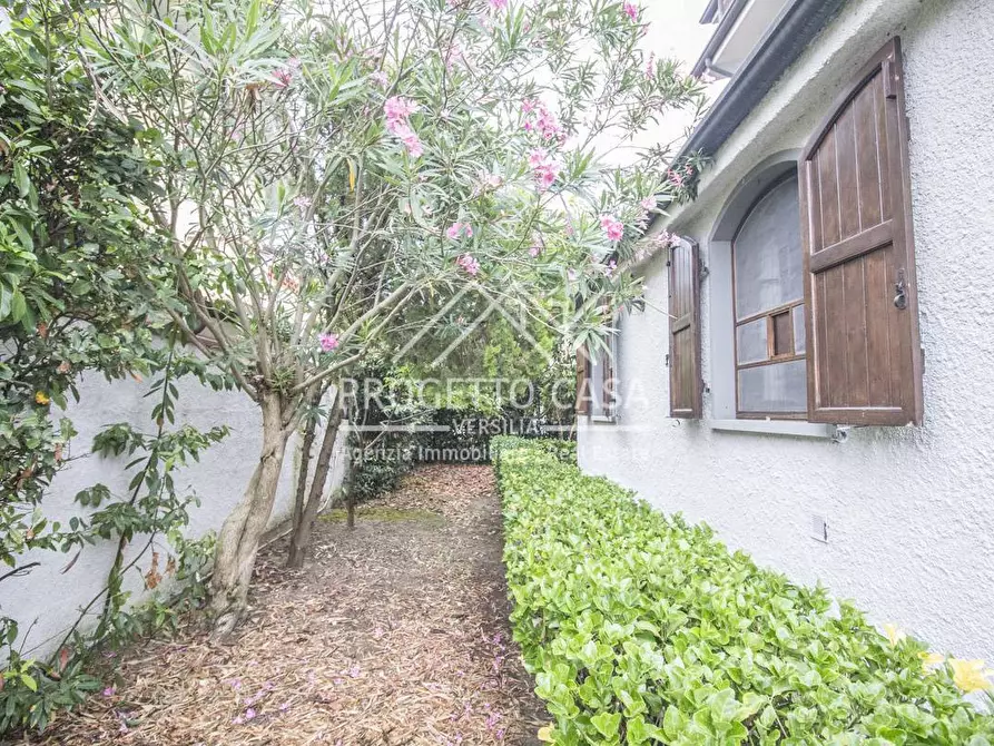 Immagine 60 di Casa indipendente in vendita  in VIA BOHEME a Viareggio