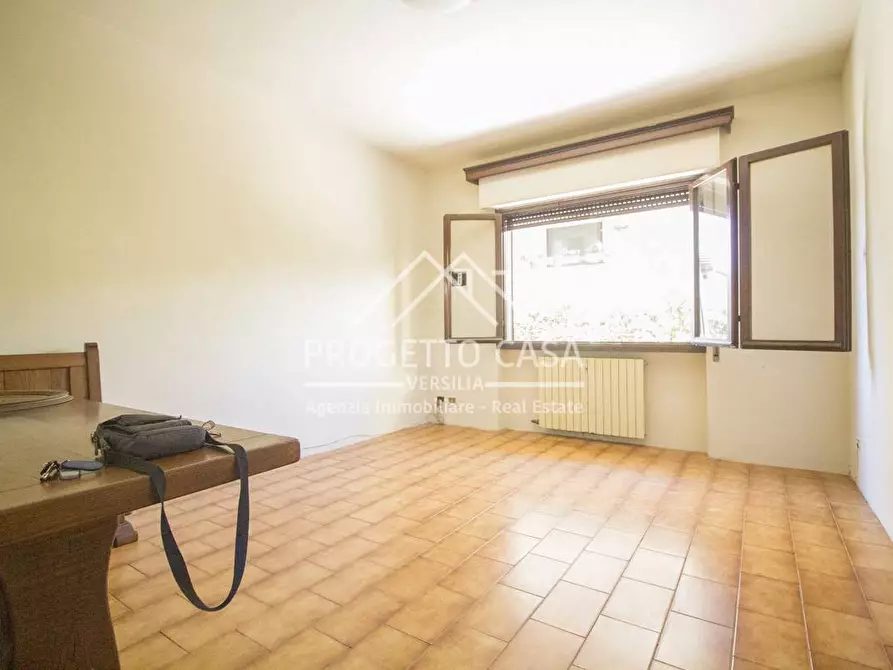 Immagine 2 di Appartamento in vendita  in VIA FRANCO ALFANO a Viareggio